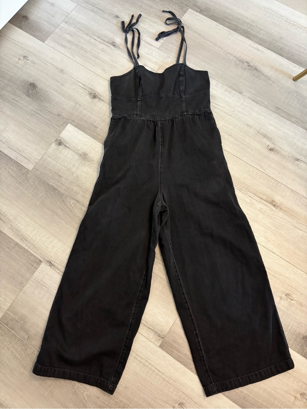Old Navy Gray/Black Denim Wide Leg Jumpsuit Tie Strap Smocked Back Medium
